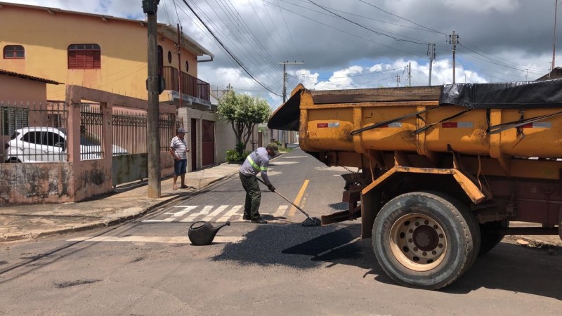 Prefeitura de Araguari segue com os trabalhos de tapa-buracos no município