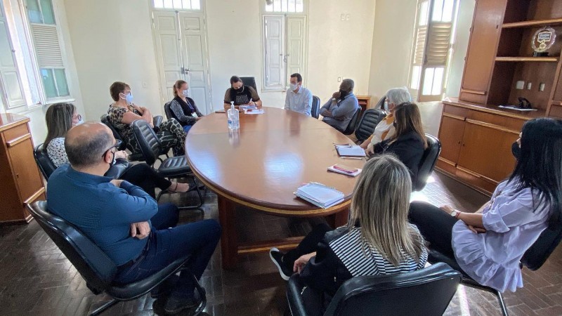 Saúde e professores discutem plano de ação para agilizar vacinação de profissionais da educação