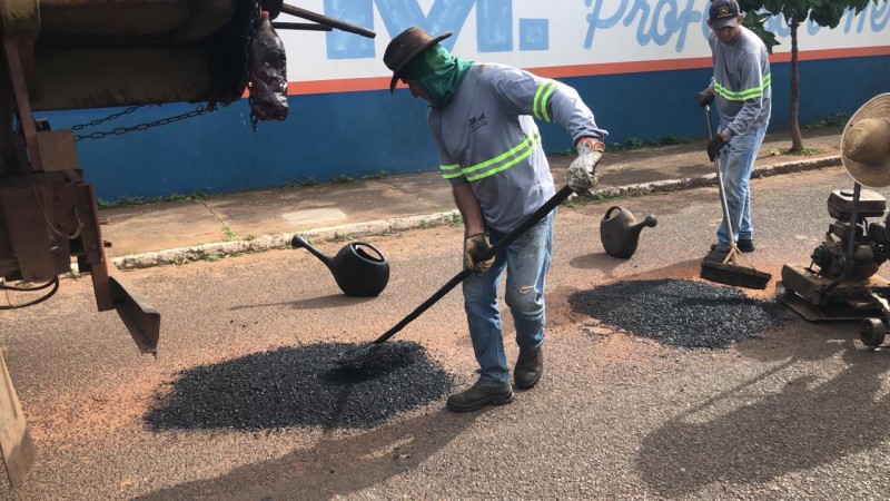 Prefeitura de Araguari informa sobre a operação tapa-buraco realizada nesta quinta-feira (15)