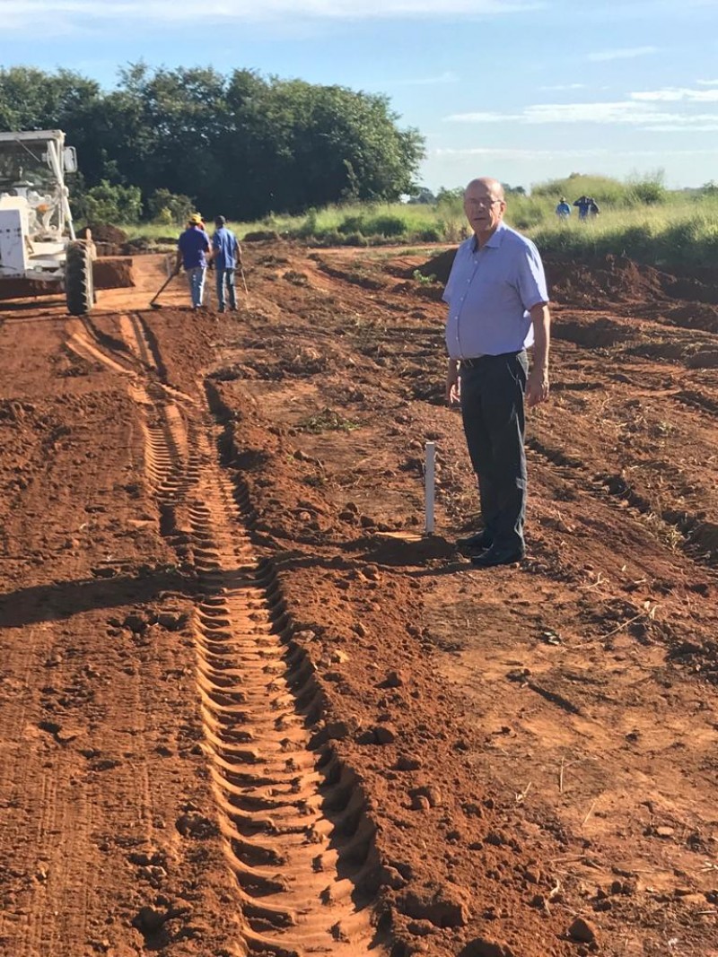 Prefeitura retoma obras de asfaltamento no bairro Vieno