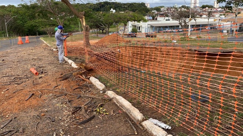 Prefeitura de Araguari continua com os serviços de recuperação na avenida Minas Gerais