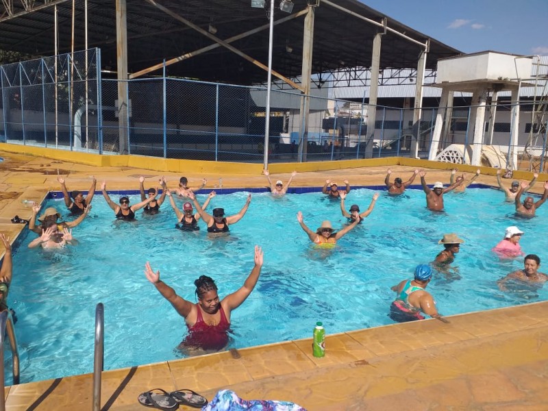 Aulas de natação e hidroginástica movimentam o Parque Aquático do ATC