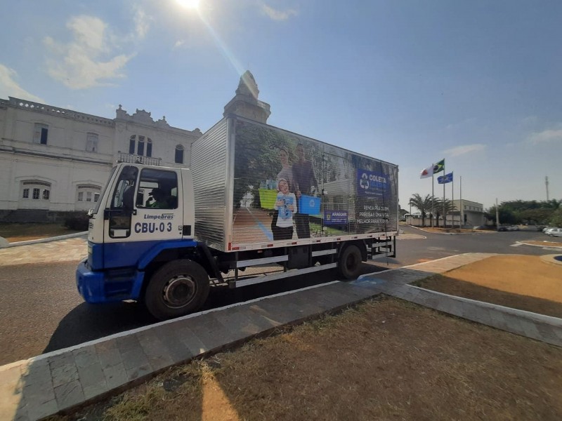 Caminhões da Coleta Seletiva recebem nova pintura e facilita a identificação