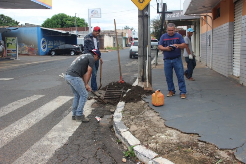 Prefeitura retoma serviços de desobstrução de bueiros em Araguari