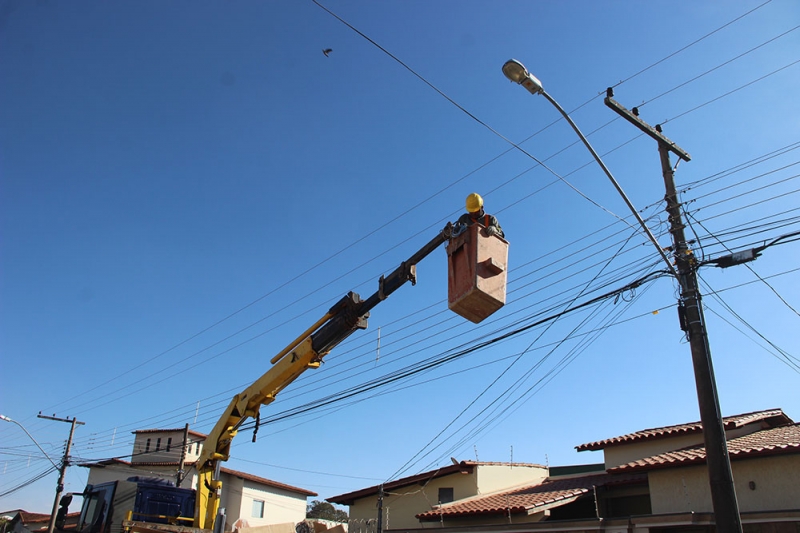 Secretaria de Obras intensifica a reposição de lâmpadas em Araguari