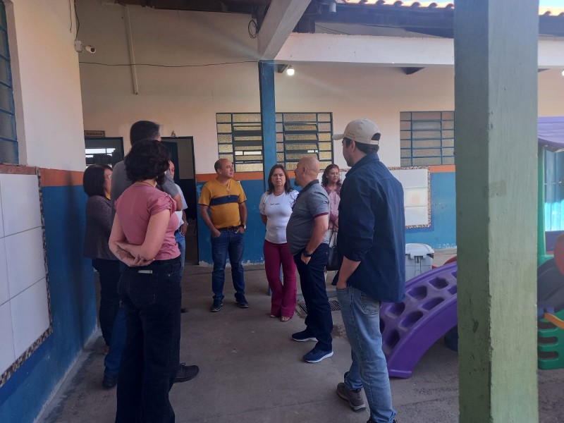 Educação de Araguari em Movimento: Secretário de Educação acompanha obra na escola cívico-militar