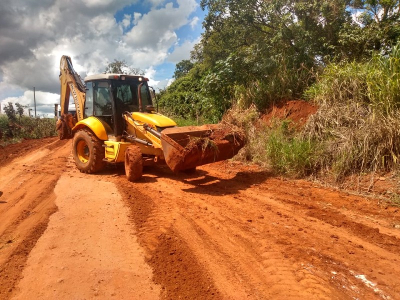 Estradas rurais continuam recebendo serviços de manutenção