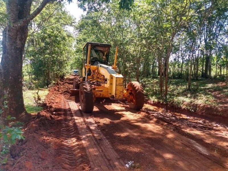 Estradas rurais seguem recebendo melhorias para segurança dos usuários