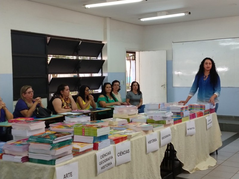 Secretaria de Educação realiza encontro para a escolha dos livros do  Programa Nacional do Livro Didático