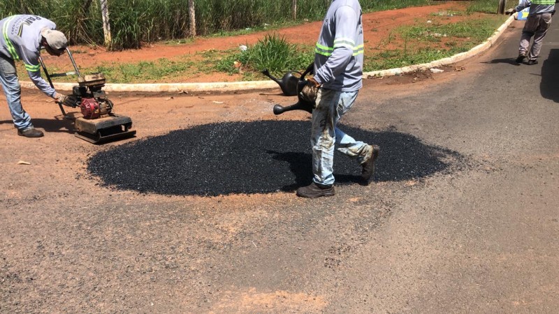 Prefeitura de Araguari informa sobre a operação tapa-buraco realizada nesta quita-feira (21)