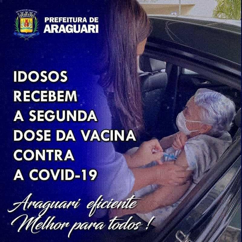 Idosos recebem a segunda dose da vacina contra a COVID-19