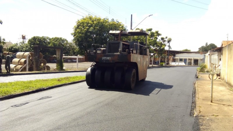 Obras de recapeamento continuam sendo realizadas em Araguari