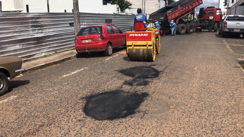 Prefeitura de Araguari informa sobre a operação tapa-buraco realizada nesta terça-feira (19)