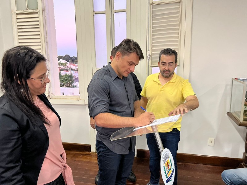 Prefeitura de Araguari assina Termo de Parceria com o Presídio de Araguari 