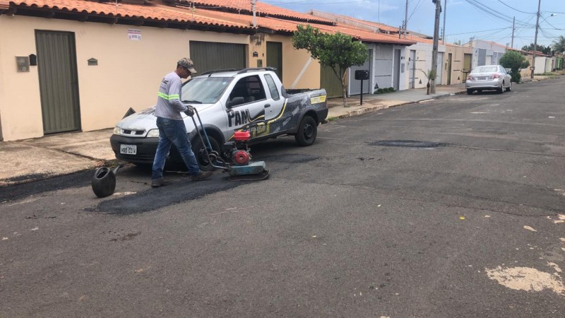 Prefeitura de Araguari segue com os trabalhos de tapa-buracos no município