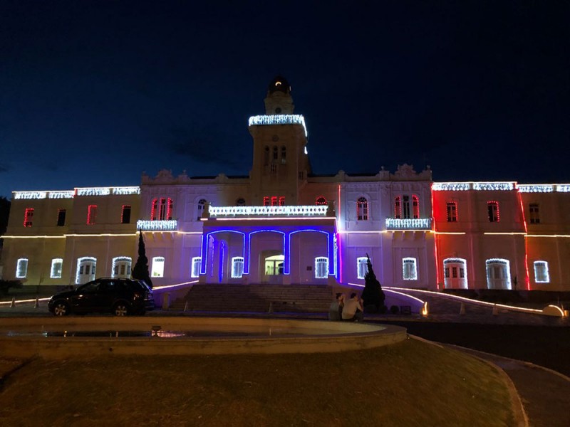 Iluminação de Natal no Palácio dos Ferroviários encanta araguarinos