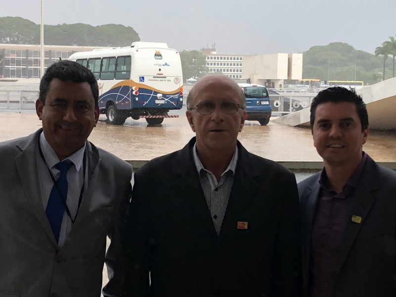 Prefeitura de Araguari agradece o Deputado Federal Caio Narcio pela conquista do micro-ônibus junto ao governo federal