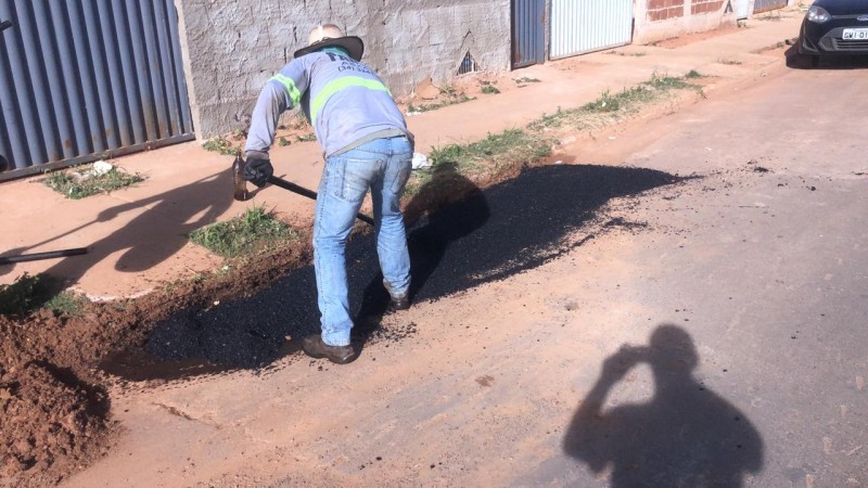 A Prefeitura de Araguari informa sobre operação tapa-buracos realizada nessa quinta-feira (04)