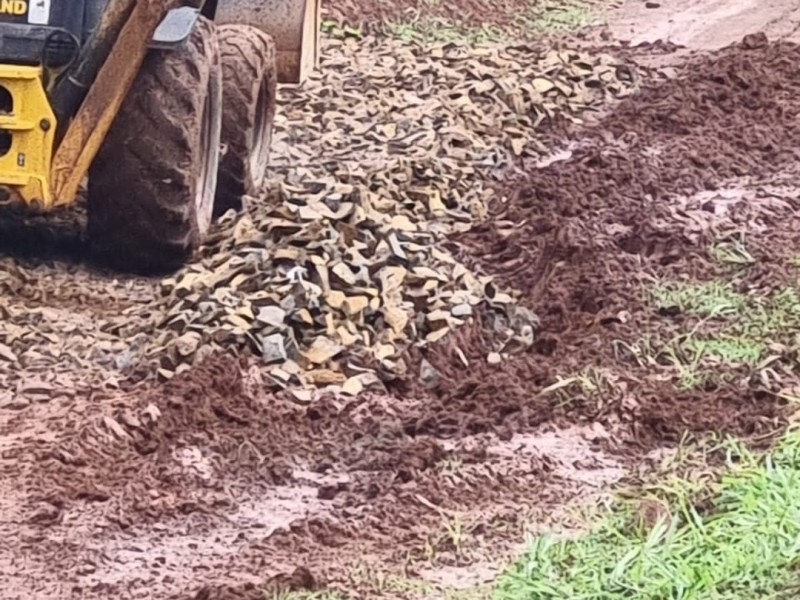 Secretaria de Obras adota medidas paliativas para auxiliar moradores da zona rural
