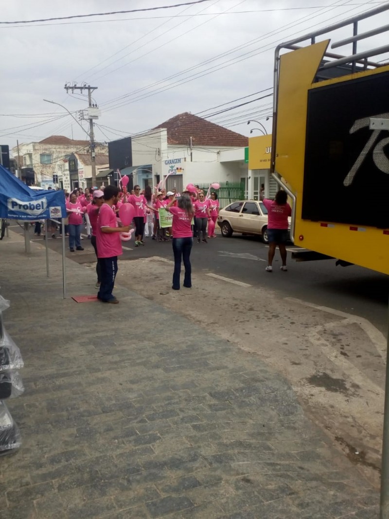 Prefeitura de Araguari realiza Caminhada do Outubro Rosa