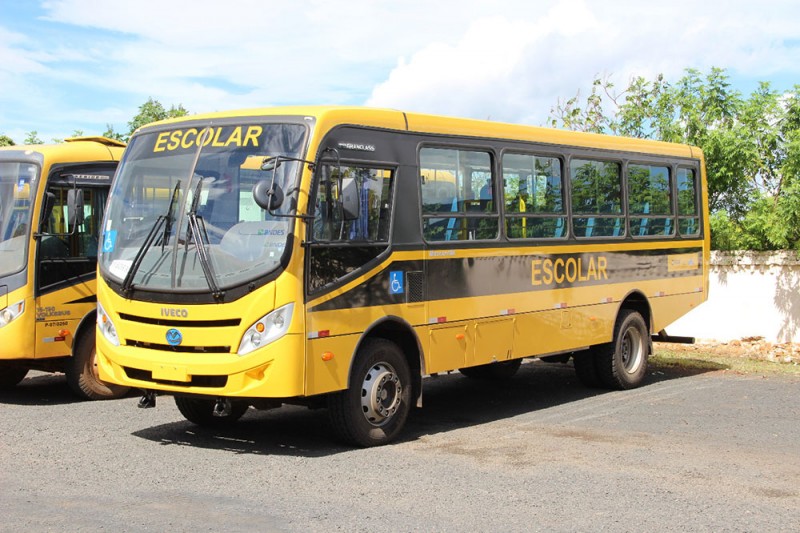 Araguari recebe verba para aquisição de dois novos ônibus escolar