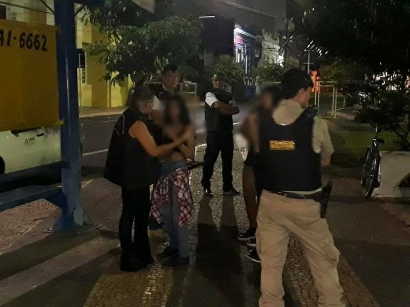 Rondas noturnas em bares, restaurantes e praças – Ação conjunta para coibir o uso de bebidas alcoólicas por menores em Araguari