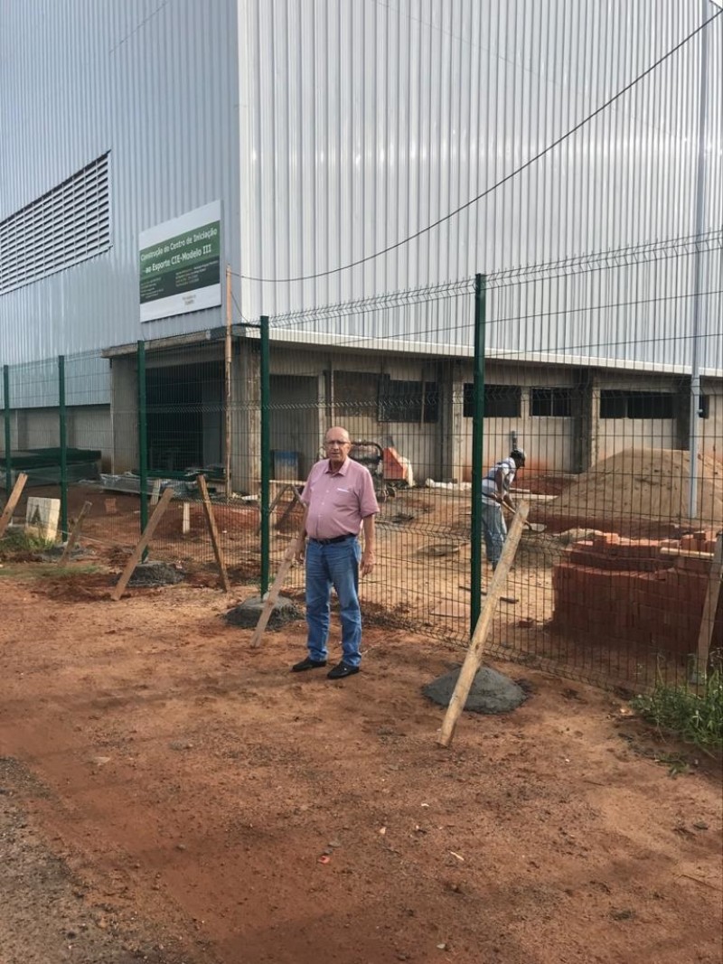 Prefeito Marcos Coelho faz visita técnica às obras de construção do Centro de Iniciação ao Esporte