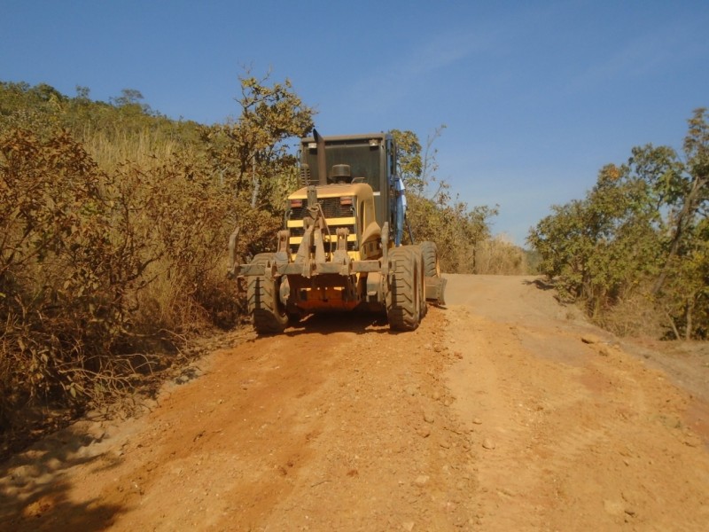 Secretaria de Obras intensifica recuperação das estradas rurais do município