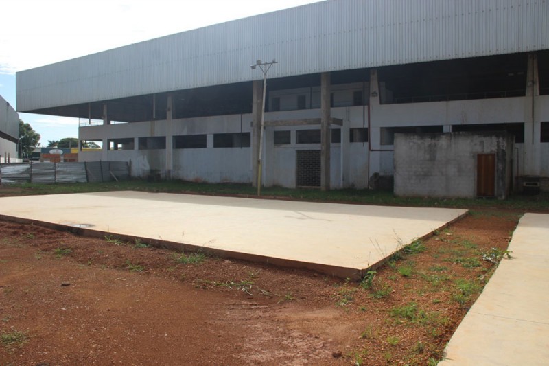 Prefeitura de Araguari notifica empresa para continuar as obras do Ginásio Poliesportivo