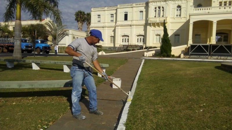 Prefeitura faz preparativos finais na Praça Gaioso Neves para eventos do aniversário da cidade