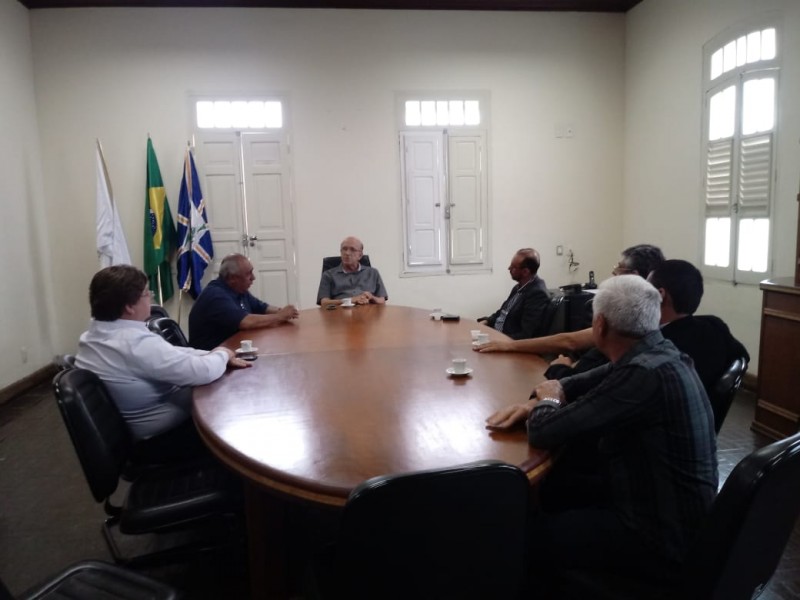 Prefeitura de Araguari recebe visita de grupo que pretende instalar empresas no município