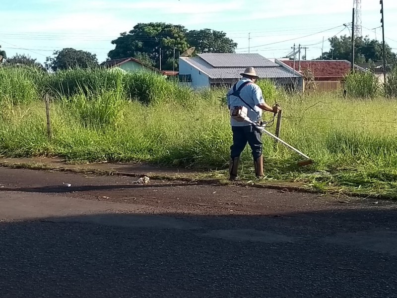 Secretaria de Serviços Urbanos continua com frentes de limpeza pela cidade