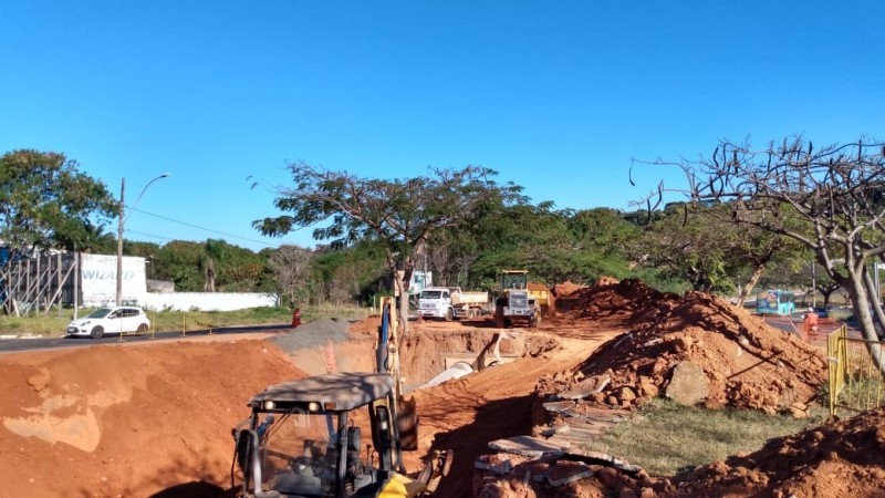 Prefeitura realiza serviços de recuperação na avenida Minas Gerais