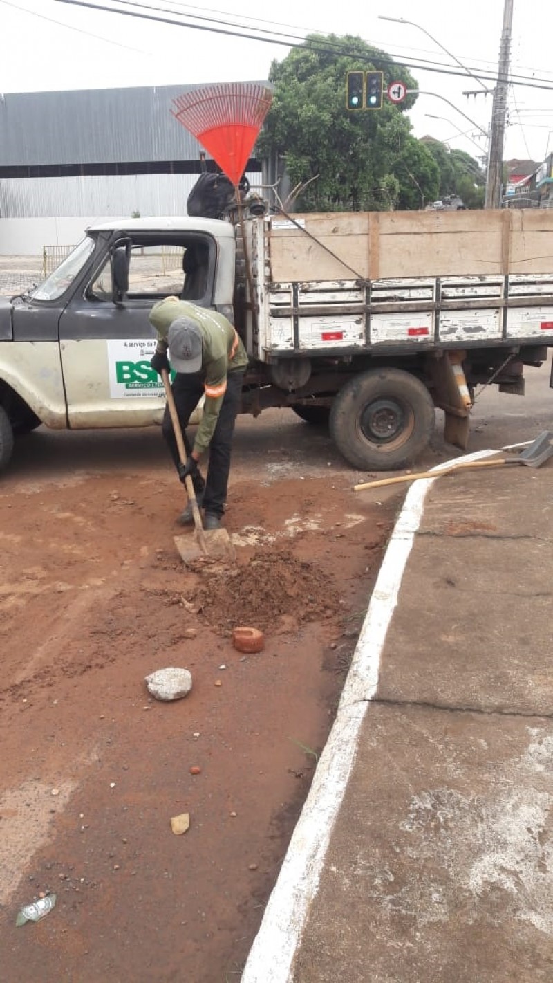 Secretaria de Serviços Urbanos reforça trabalho de limpeza após forte chuva