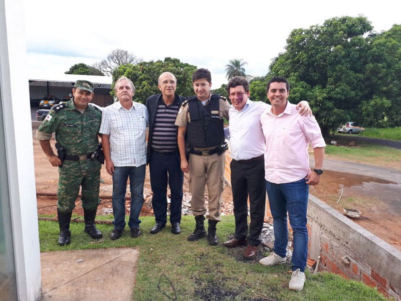 Prefeito Marcos Coelho de Carvalho e o  Deputado Federal Reginaldo Lopes visitam obras do Colégio Tiradentes