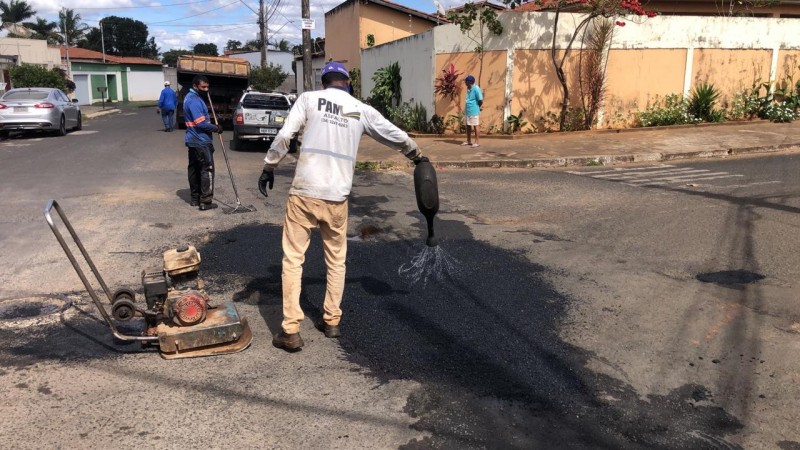 Prefeitura de Araguari informa sobre os serviços da Operação Tapa-buracos