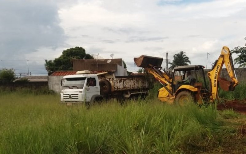 Serviço de limpeza e manutenção urbana são realizados pela Prefeitura de Araguari 