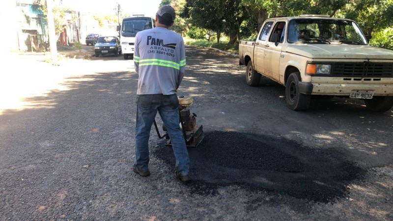 Prefeitura de Araguari informa sobre os serviços da Operação Tapa-Buracos