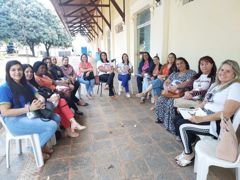 Educação de Araguari em Movimento: Unidades da rede municipal de ensino recebem Bandeiras