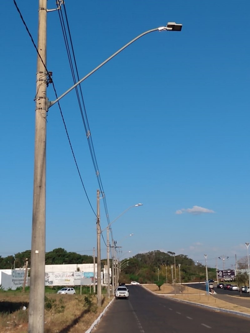 Avenida Theodolino Pereira de Araújo recebe iluminação com tecnologia em LED