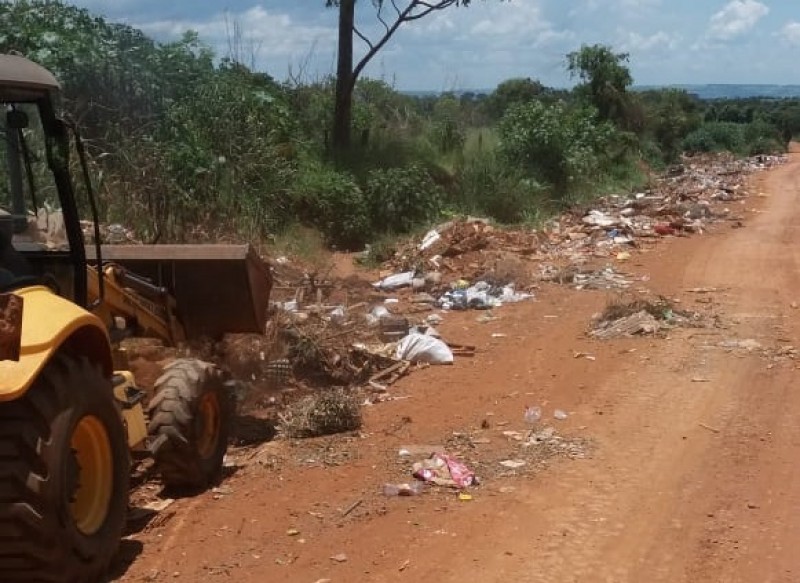 Prefeitura de Araguari continua com o trabalho de manutenção nas saídas para as zonas rurais e avenidas do município