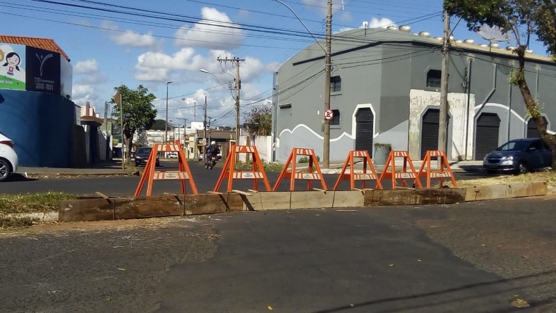 Secretaria de Trânsito realiza intervenções no trânsito da Av. Batalhão Mauá visando diminuir o número de acidentes nos locais