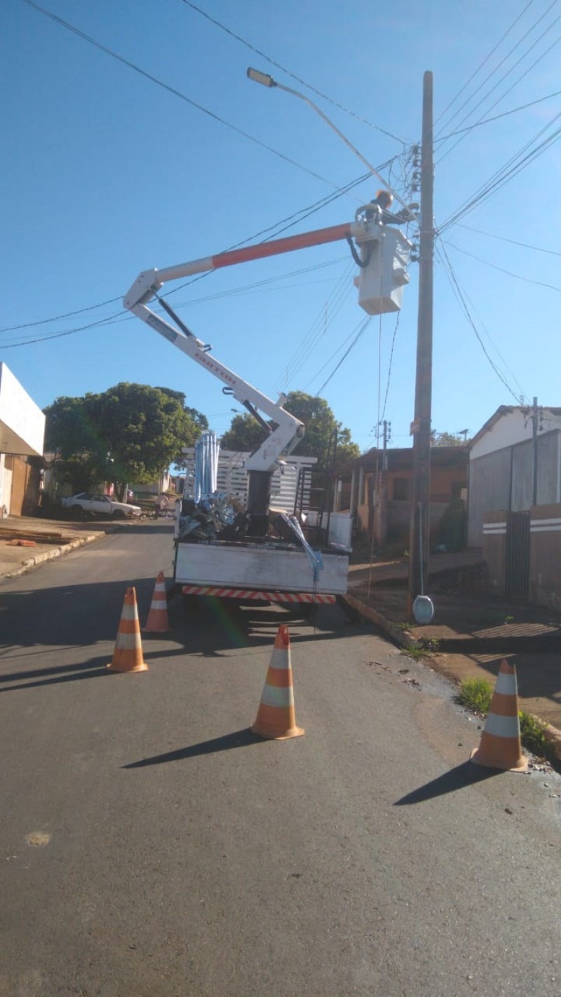 Prefeitura finaliza a instalação da iluminação de LED no distrito de Piracaíba