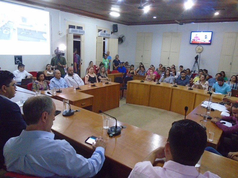 Secretária de Saúde da Prefeitura de Araguari participa de Audiência Pública na Câmara Municipal