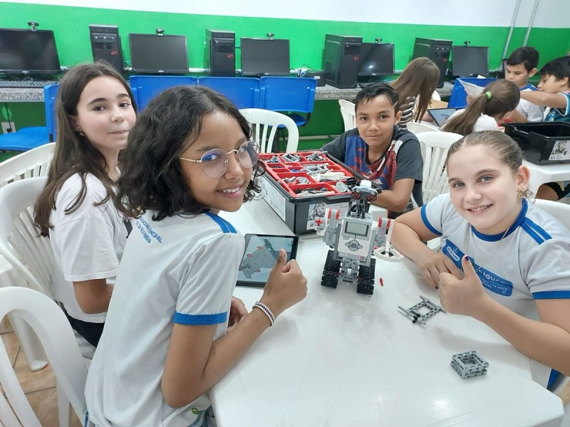 Educação de Araguari em Movimento: Robótica Day
