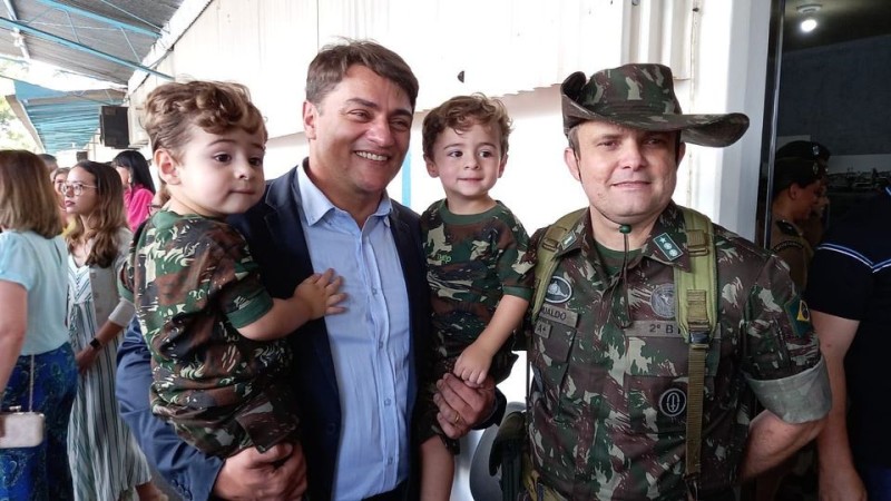 Prefeito, vice-prefeita e secretários participam da Passagem de Comando do 2º Batalhão Ferroviário