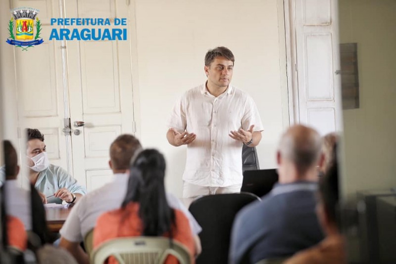 Renato e Maria Cecília se reúnem com secretariado