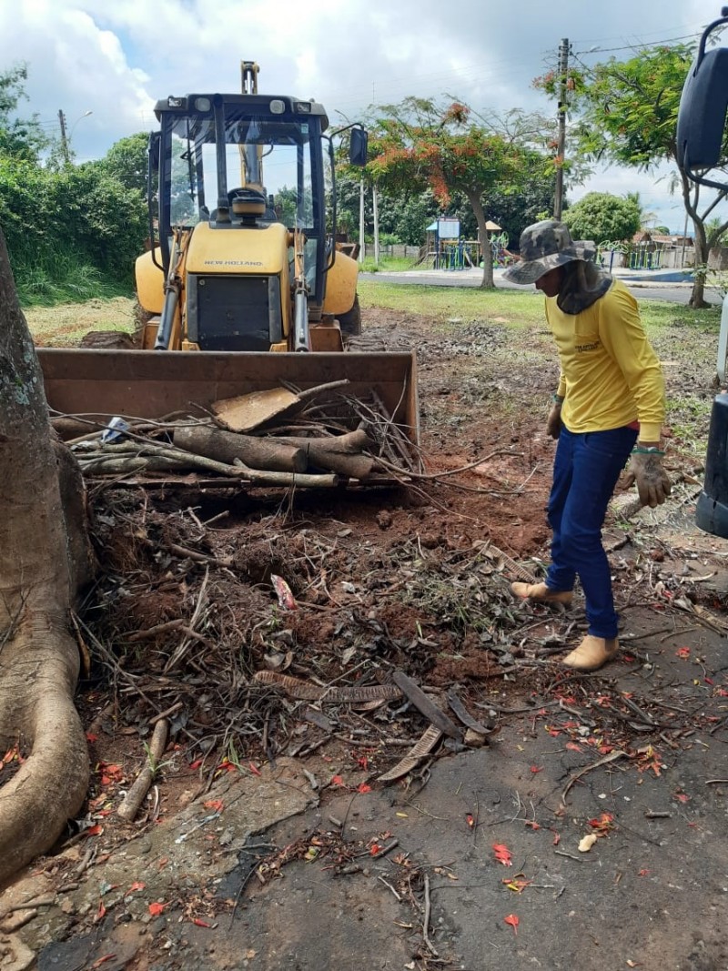 Prefeitura continua ações de limpezas nas áreas verdes do município