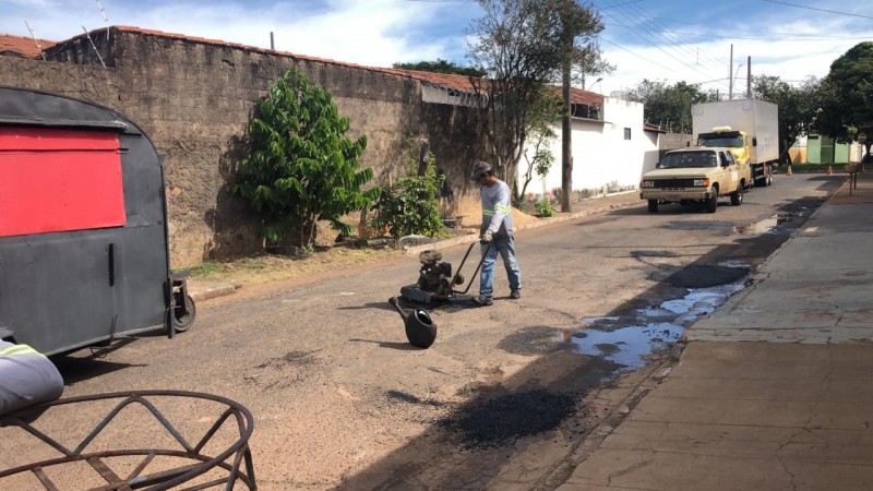 Prefeitura de Araguari informa sobre os serviços da Operação Tapa-Buracos