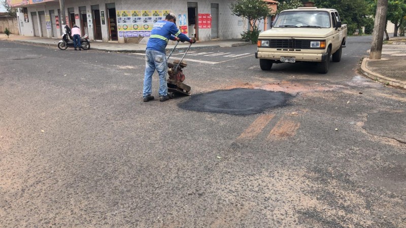 Prefeitura de Araguari informa sobre Operação Tapa-Buracos realizada nesta quarta-feira (13)